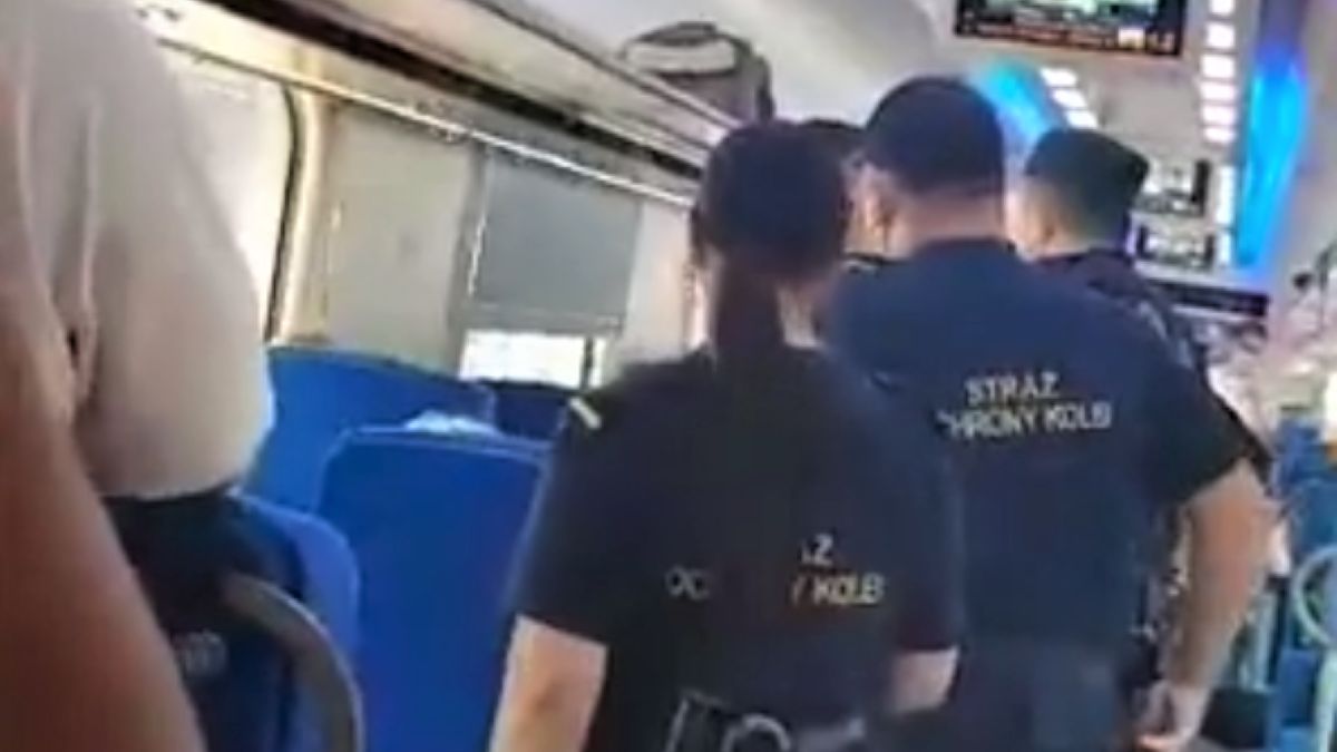 Stanowcza interwencja mundurowych za brak maseczki 