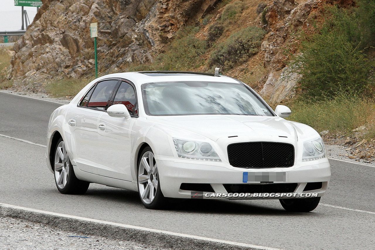 Nowy Bentley Continental Flying Spur w nietypowym kamuflażu [aktualizacja]