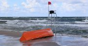 Czerwone flagi na plażach. Niebezpieczne zjawisko nad Bałtykiem