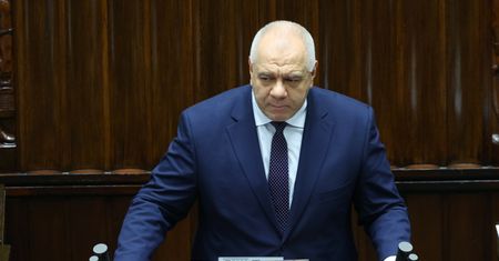 Zbudowali Sasinowi specjalny pokój. Koszt zwala z nóg