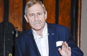 Zauroczył się o 10 lat aktorką. "Nie żałuję, że mnie urzekła"