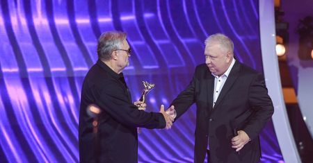 Krzysztof Cugowski dostał nagrodę za twórczość. Ale w Opolu zaśpiewał tylko jedną swoją piosenkę