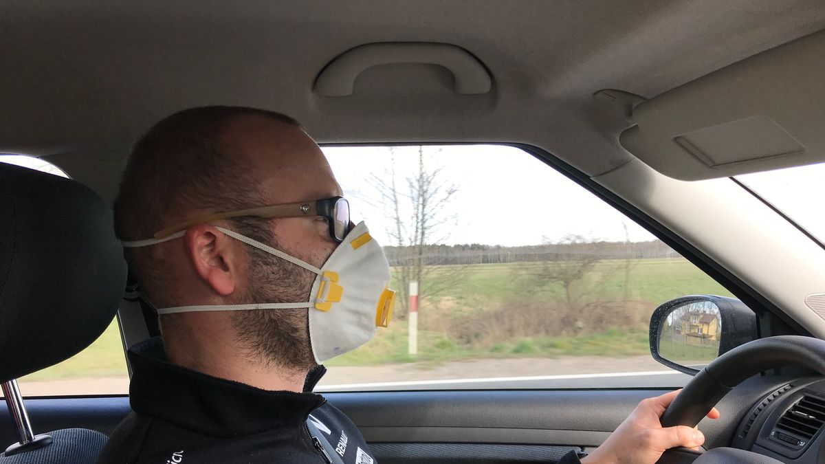 Maska w samochodzie nie jest wymagana, ale jeśli korzystamy z carsharingu, warto jej nie zdejmować