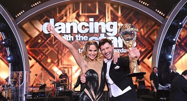 „Taniec z Gwiazdami” w nowym paśmie stracił 390 tys. widzów. 32,37 mln zł z reklam