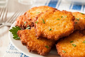Placki ziemniaczane - z cukrem, śmietaną a może jeszcze inaczej? Zobacz przepisy