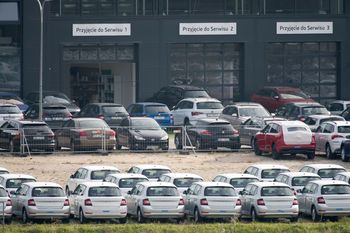 "Gwałtowny wzrost". Firmy walczą z czasem i wymieniają auta