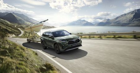 Toyota odświeżyła Highlandera. Nowy lakier i felgi to zdecydowanie nie wszystko