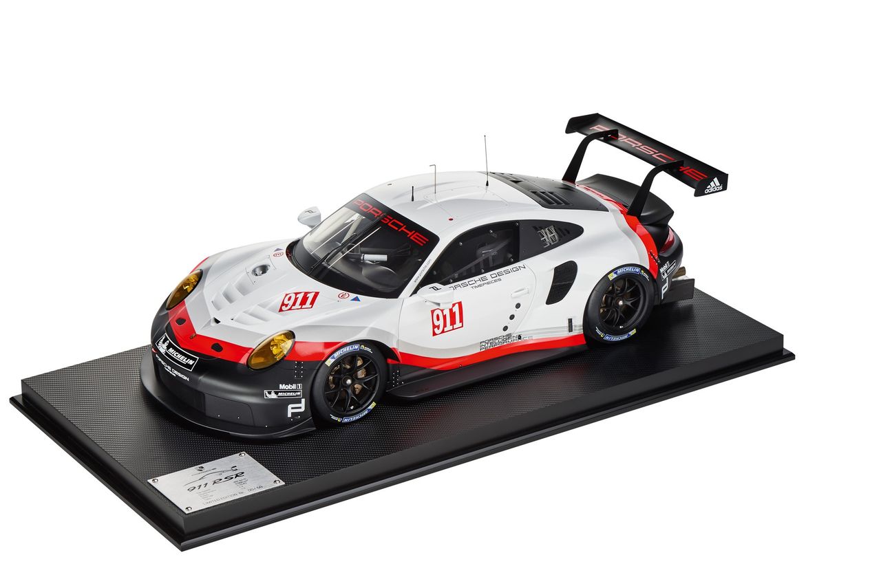 Porsche 911 RSR w skali 1:8