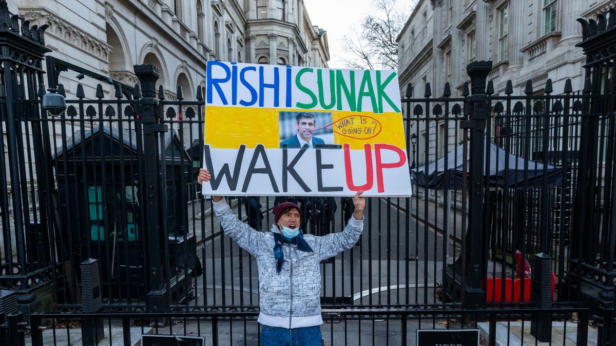 Strajk s?u?by zdrowia w Londynie
18.01.2023 Londyn, Wielka Brytania. Ludzie maszeruja w obronie pielegniarek w centrum Londynu podczas pierwszego z dwoch ogolnokrajowych strajkow pielegniarek, ktore odb?d? si? dzi? i jutro n/z demonstracja dotarla na Downing Street fot. Marcin Nowak/REPORTER
Marcin Nowak/REPORTER