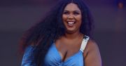 Lizzo pozuje w trikini. Raperka uległa modzie na nietypowe bikini