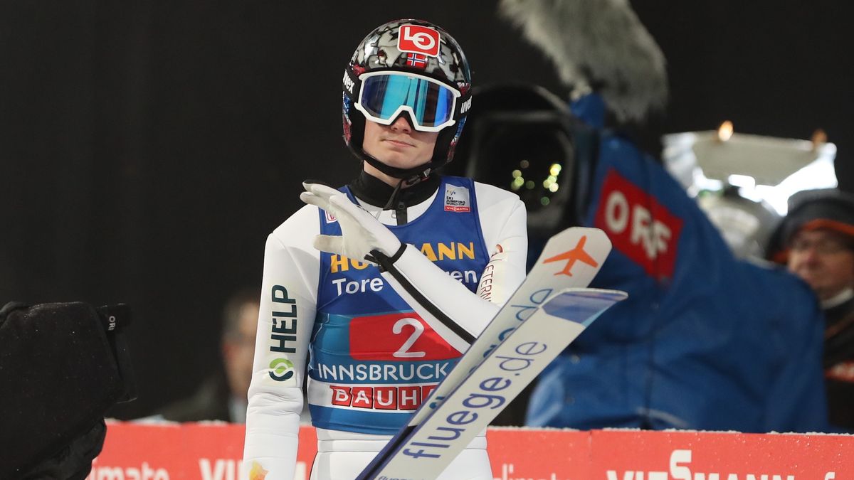 Bischofshofen, Austria, 05.01.2022. Norweg Halvor Egner Granerud po skoku w drugiej serii trzeciego konkursu Turnieju Czterech Skoczni w austriackim Bischofshofen, 5 bm. (js) PAP/Grzegorz Momot