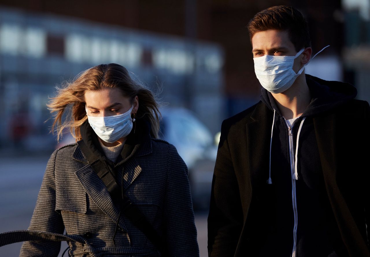 Zniesienie obostrzeń dzieli Polaków. Niektórzy marzą o powrocie do "normalności", inni sądzą, że na to za wcześnie