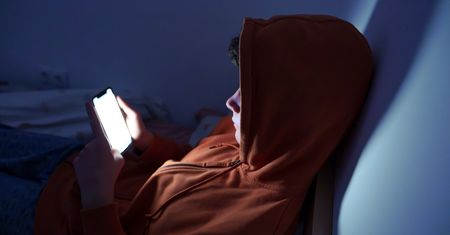 Nie rozumiesz slangu swojego dziecka? Powstał specjalny słownik