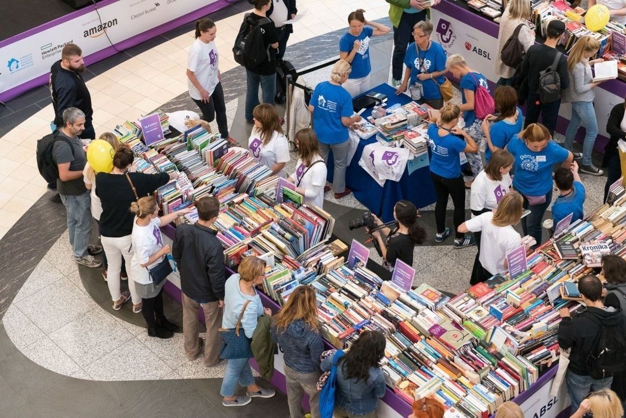 Z okazji XXII Ogólnopolskiego Tygodnia Bibliotek, Biblioteka Papieskiego Wydziału Teologicznego zaprasza na wyjątkowy kiermasz książek w dniach 10-13 maja.Co przygotowali organizatorzy?Tysiące tytułów - nowe i używane książki Różne gatunki - sztuka, historia, powieści Książki w wielu językach - polski, niemiecki, rosyjski, łacina  Wszystko za symboliczną złotówkę!Dodatkowe atrakcje:Możliwość przyniesienia własnych książek, filmów i gier planszowychPraktyczne informacje:Termin: 10-13 maja (sobota-wtorek) Godziny: zgodnie z godzinami otwarcia biblioteki Miejsce: Biblioteka Papieskiego Wydziału Teologicznego Wstęp wolny