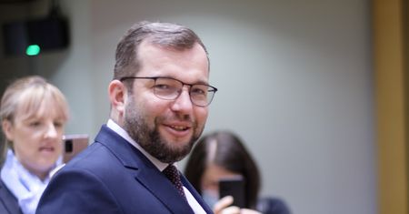 Minister chciał hotel z 5, a nie 4 gwiazdkami. Chciał obsługę VIP. Pracownik zwolniony