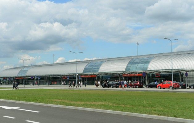 Inspekcja budowlana może nie dopuścić lotniska w Modlinie do użytku