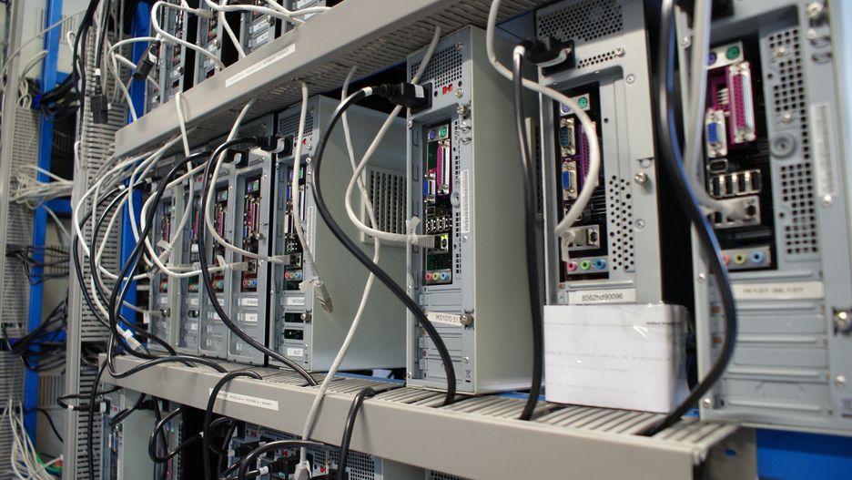 Centra danych, SI i kryptowaluty zużywają 2% światowego prądu