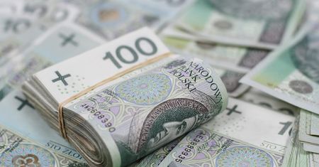 Kiedy będzie wypłacana czternastka. Ile wyniesie 14 emerytura po podatkach? Jak złożyć wniosek o czternastkę?