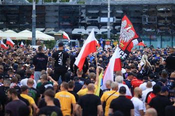 Dwa marsze w Warszawie. "Stop imigracji" i "Stop faszyzmowi"