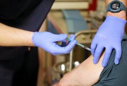 Szczepionka przeciw COVID-19. Przychodnie szczepią sześć osób dziennie. "Chętnych dziesiątki więcej"