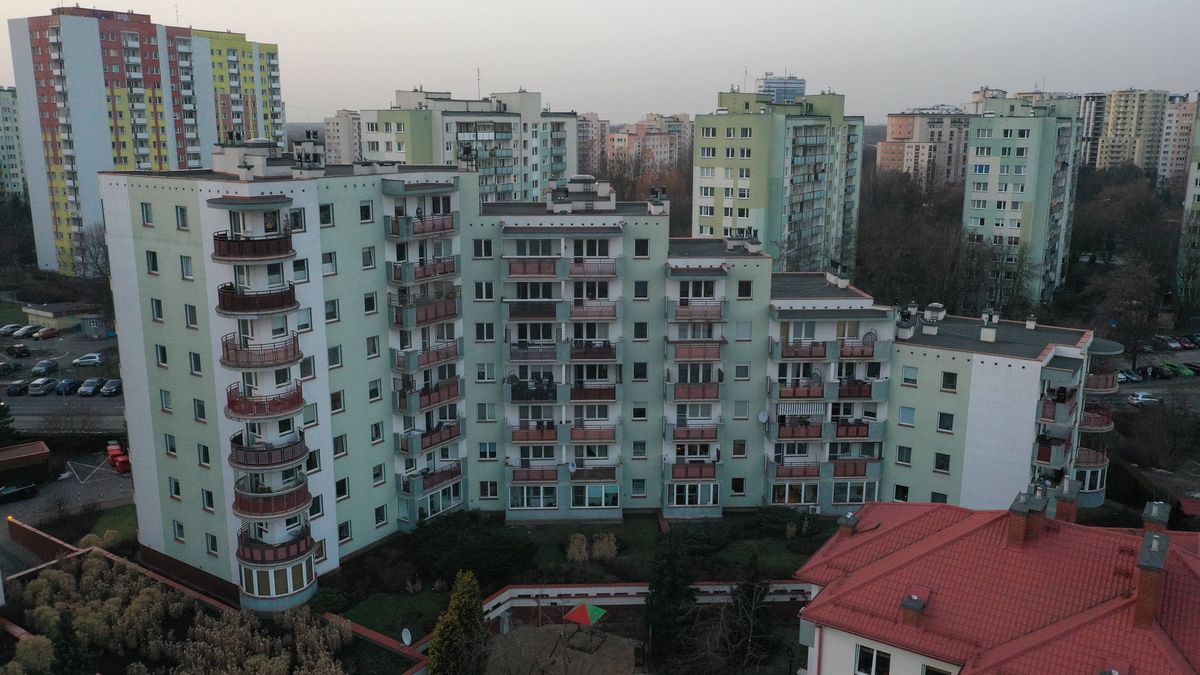 osiedla
Warszawa, 25.02.2021. Bloki mieszkalne na warszawskim osiedlu Chomicz�wka, 25 bm. (al/olm) PAP/Andrzej Lange
Andrzej Lange
blok, bloki, blokowisko, budownictwo, dom, ilustracja, ilustracje, mieszkalne, mieszkalny, osiedla, osiedle, osiedle mieszkaniowe, widok z g�ry, wielorodzinne, z drona, z wielkiej p�yty