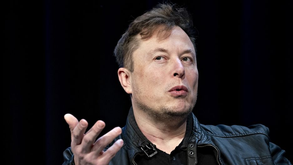 Elon Musk musi odkładać loty z powodu COVID-19