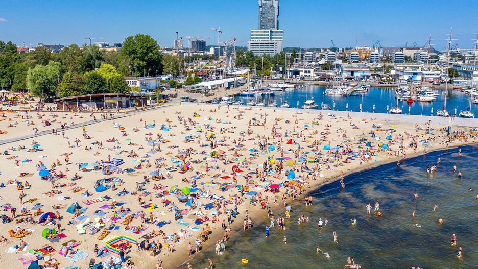 W sierpniu plaża w Gdyni była oblegana przez turystów