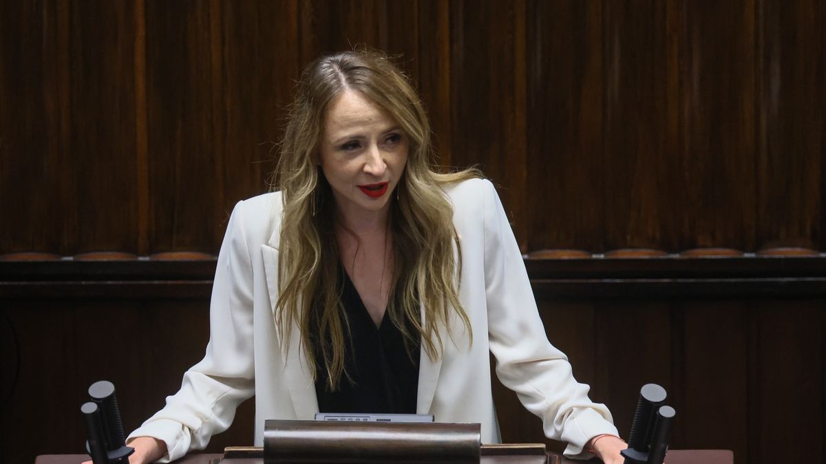 Minister rodziny, pracy i polityki społecznej Agnieszka Dziemianowicz-Bąk