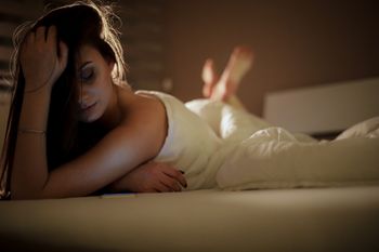 Obniża ochotę na zbliżenie. Mało kto mówi o tym głośno