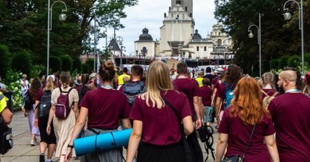 Poszła na pielgrzymkę. Mówi o "miejskich legendach"