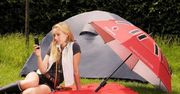 Parasol Booster Brolly chroni przed deszczem i rozładowanym akumulatorem
