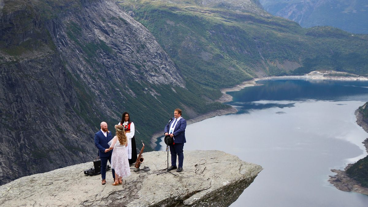 Pierwszy taki ślub w historii. Pobrali się na Języku trolla 1