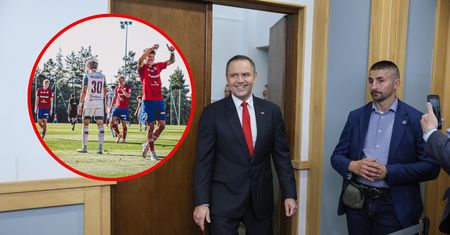 Nietypowe wsparcie z trybun. Prezydent elekt oglądał sparing klubu z ekstraklasy