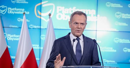 Tusk krytycznie o Bąkiewiczu: brutalna wersja polskiego nacjonalizmu