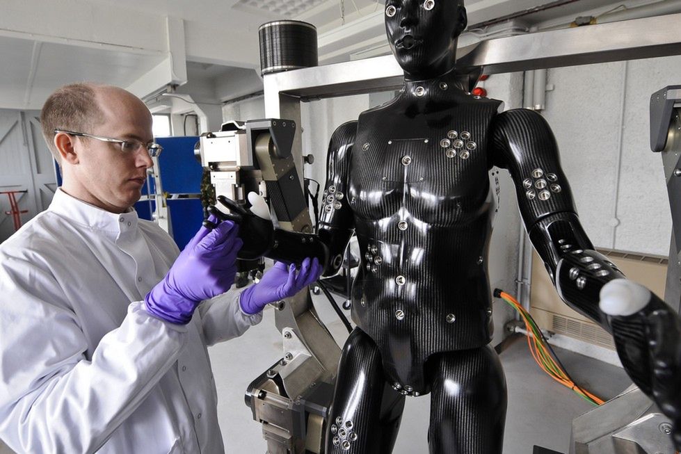 Porton Man. Brytyjskie ministerstwo obrony zamawia humanoidalne maszyny