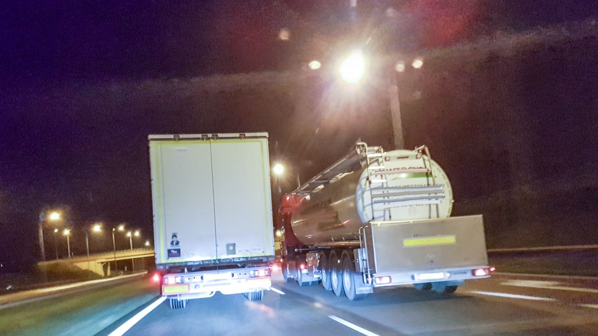 Wyprzedzanie się ciężarówek może trwać nawet kilka minut