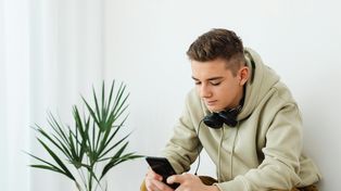 Poznań: Dziecko ciągle online? Ruszają warsztaty dla rodziców o cyfrowych uzależnieniach