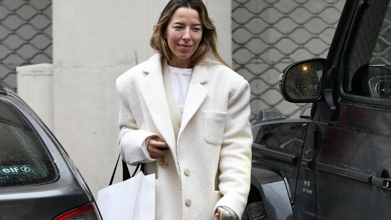 Ewa Chodakowska bez makijażu maszeruje do Mercedesa