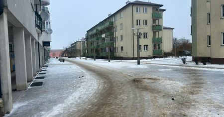 Mieszkańcy chcą mniej betonu. Radny apeluje o zazielenienie pasażu na Podolszycach Południowych