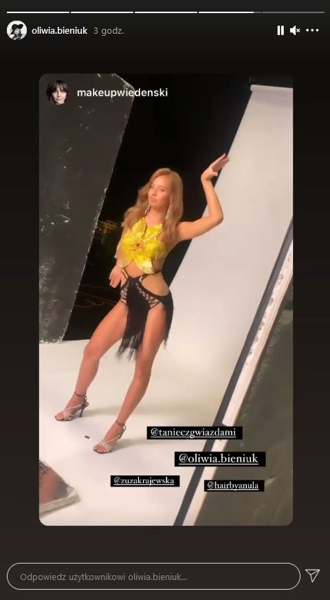 Oliwia Bieniuk pozuje do zdjęć w pierwszej kreacji do "Tańca z gwiazdami"