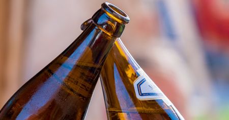 Wrocław. Libacja na skwerku z kiepskim finałem. 36-latek za kratkami