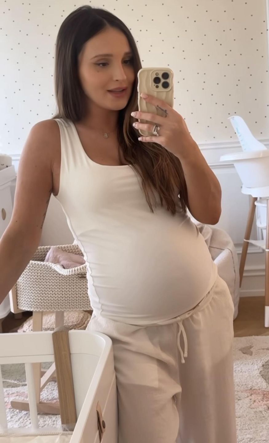 Marina Łuczenko prezentuje ciążowe krągłości i pokój córeczki