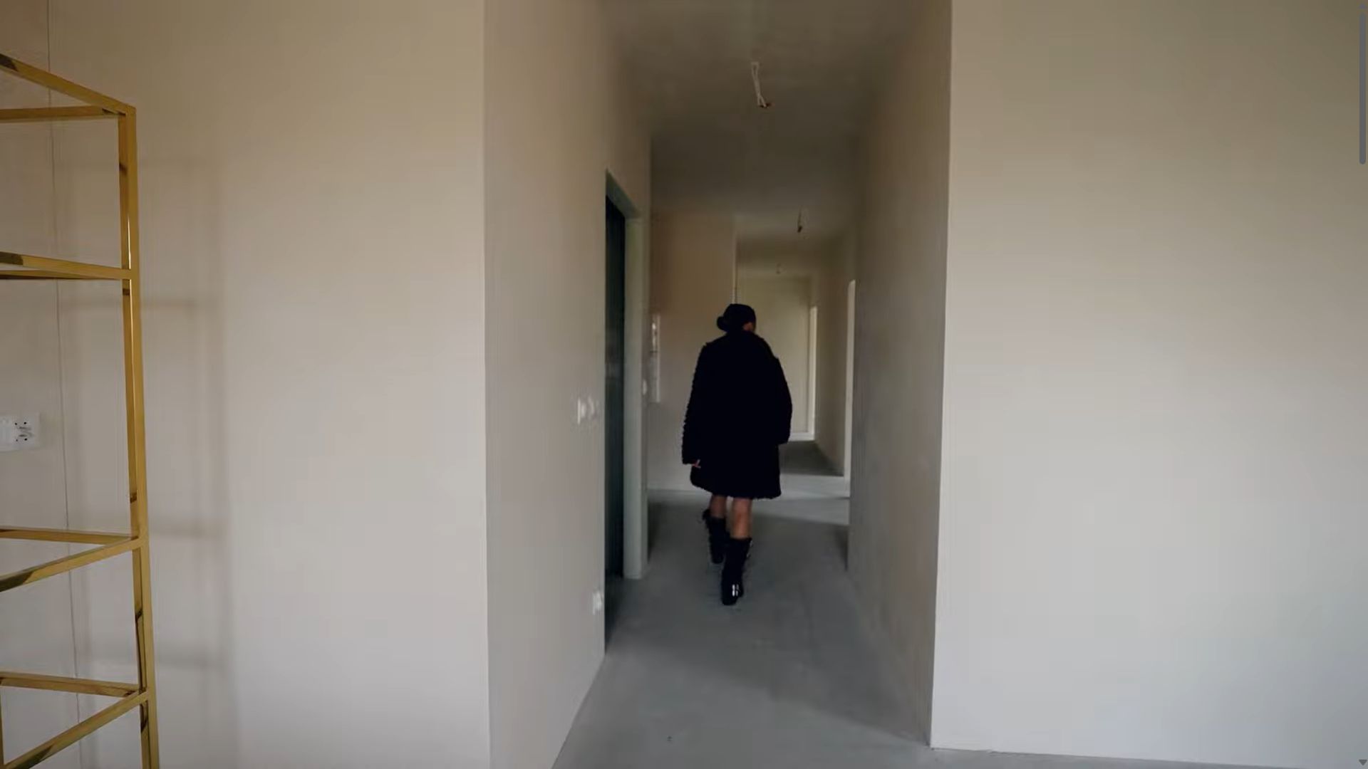 Wersow oprowadza po swoim nowym mieszkaniu