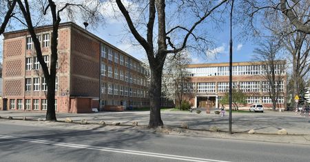 Warszawa. Koronawirus w liceum im. Bolesława Prusa. Uczniowie i nauczyciele na kwarantannie