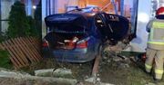 BMW wjechało w dom w Sokołowie Podlaskim. 53-latka trafiła do szpitala