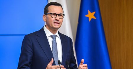 Zamieszanie z sondażem CBOS. Premier reaguje