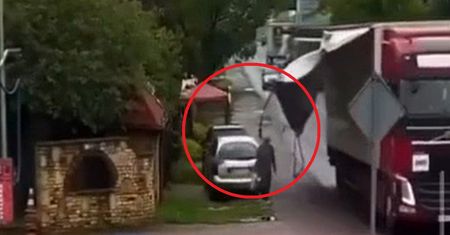 Zmarła po uderzeniu pasem. Śledczy komentują tragedię w Kamieńsku
