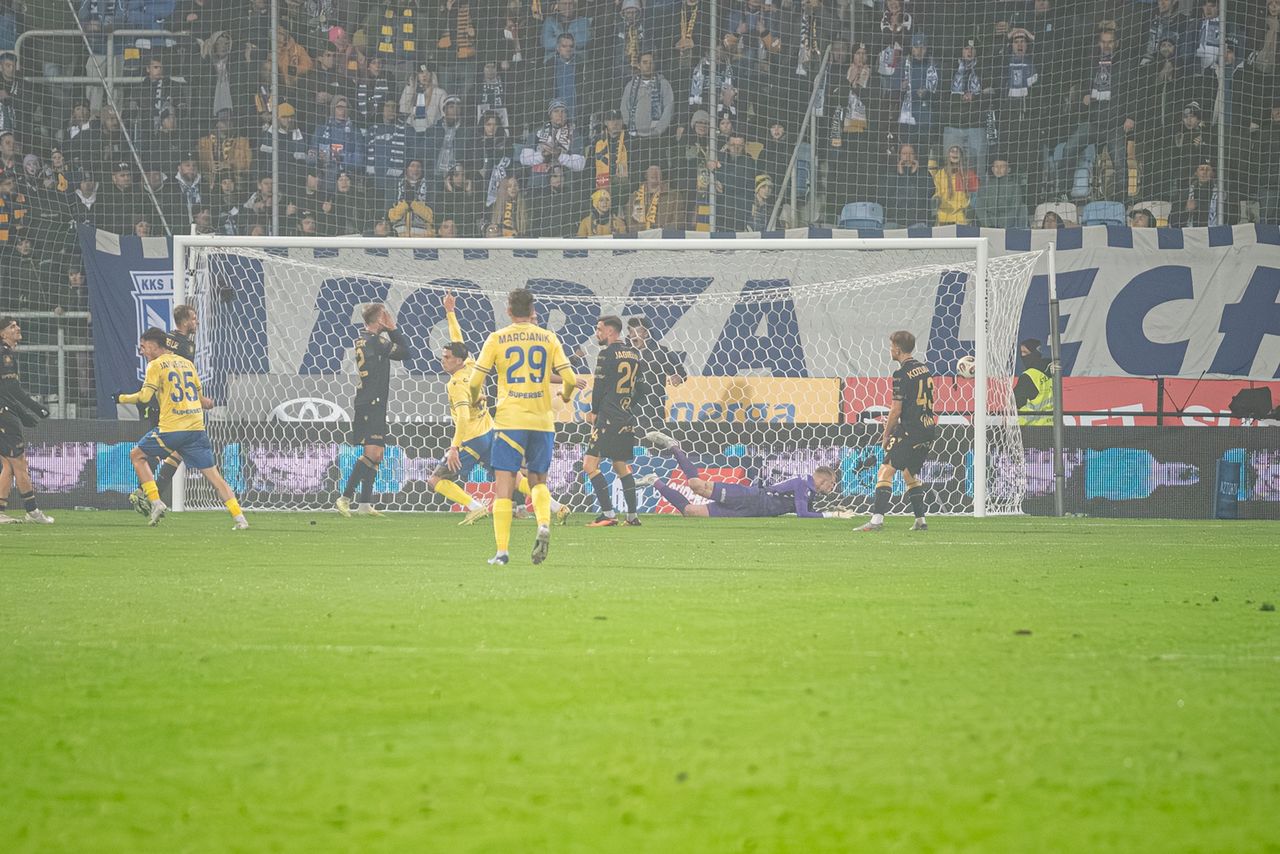 Lech w rozsypce, Arka z pazurem. Espiau show w Gdyni i kolejny cios dla mistrzów Polski