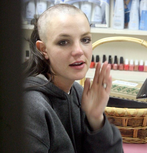 Britney Spears po 16 latach ujawniła, dlaczego ZGOLIŁA GŁOWĘ na ŁYSO!