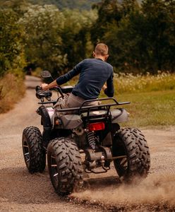 Wjechał quadem w słup. Ojciec i 8-latek w szpitalu